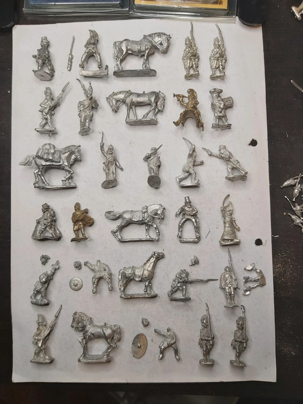 (840) figurines en plomb 28mm