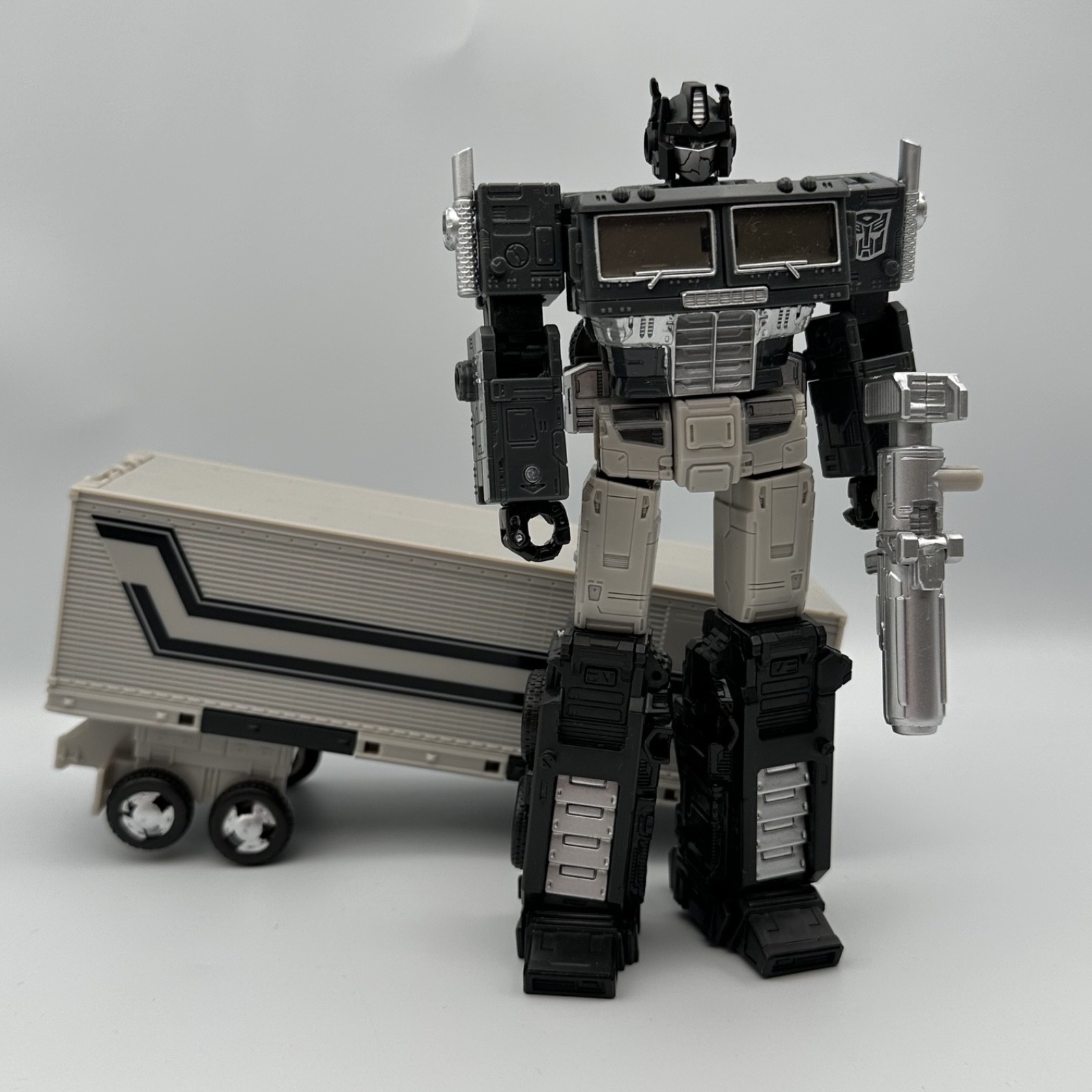 TRANSFORMERS WFC Generations Alternate Universe Optimus Prime (Dead) Complete