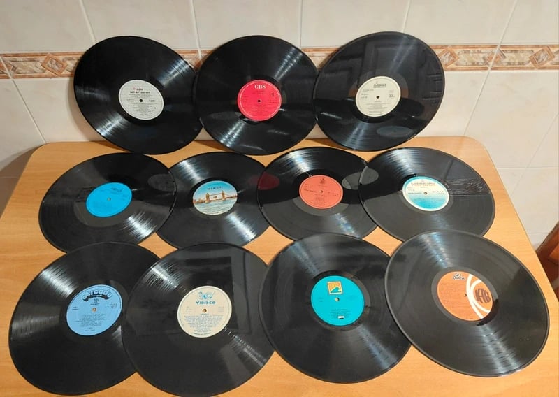 Lote de 11 Discos de vinil LP 33 rpm,riscados para decoração ou outros afins