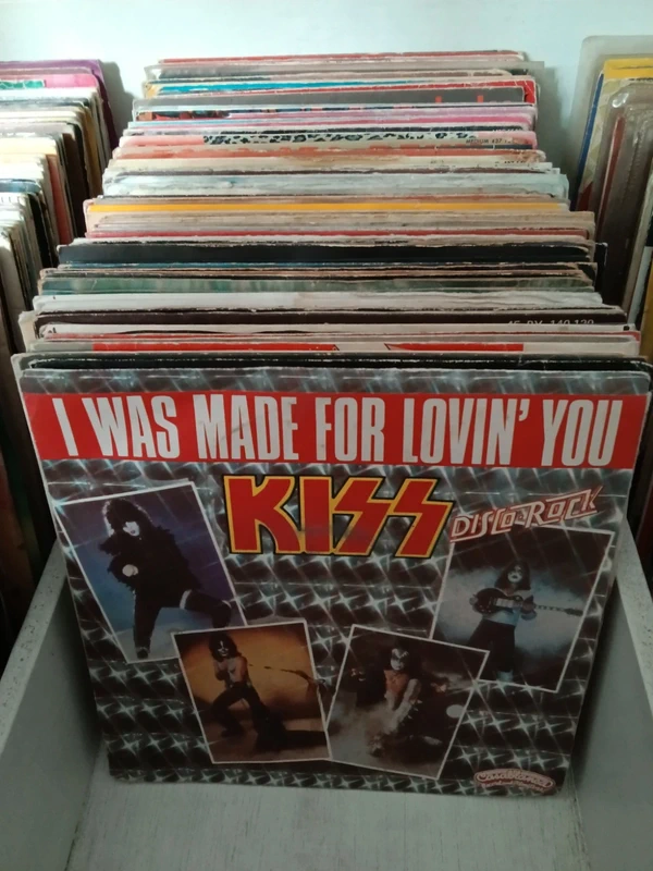 85 vinyles 45 tours surprise