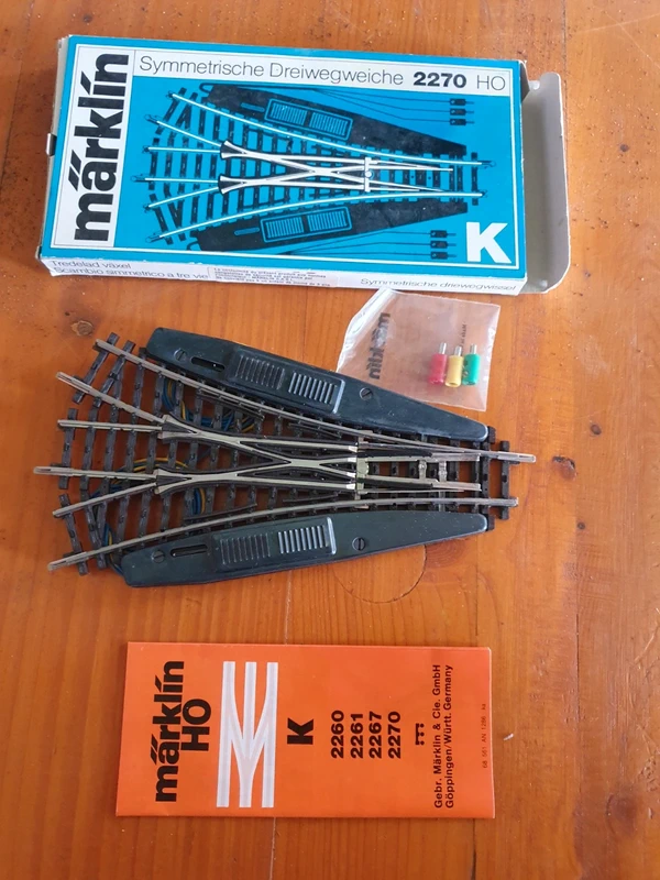Aiguillage 3 voies  Märklin 2270