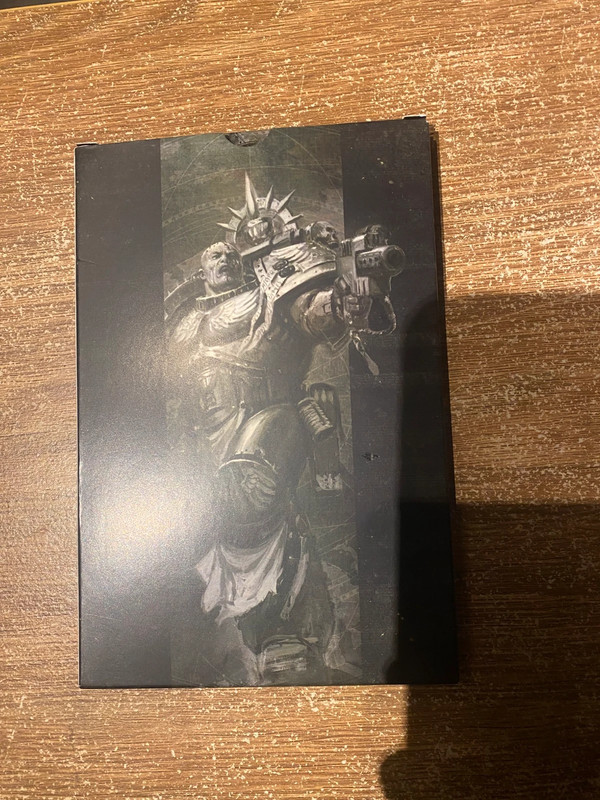 Vends cartes d’unités de la boîte de base V11 warhammer 40k (orks et spaces marines)