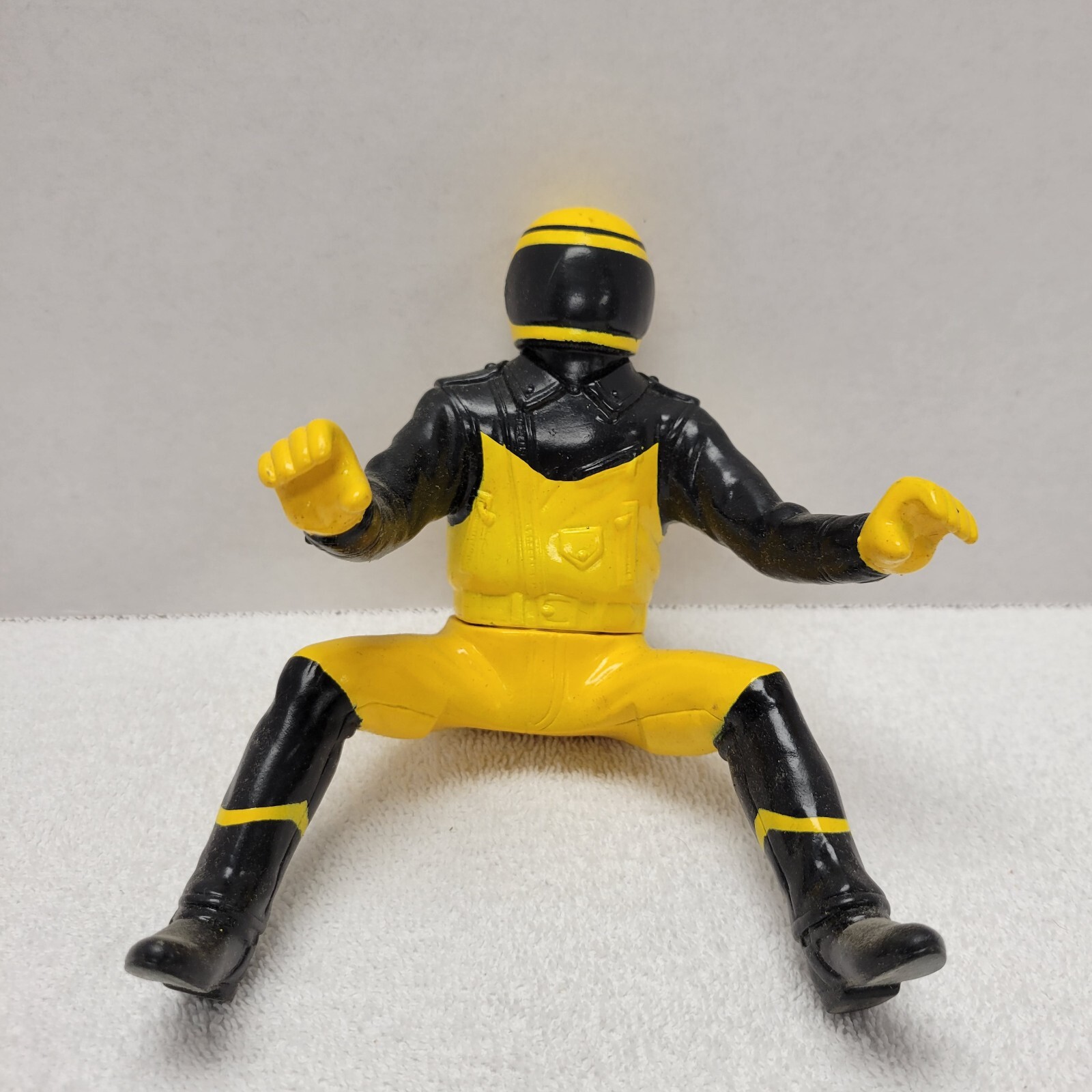 Action figure moto Power Ranger giallo vintage in posa