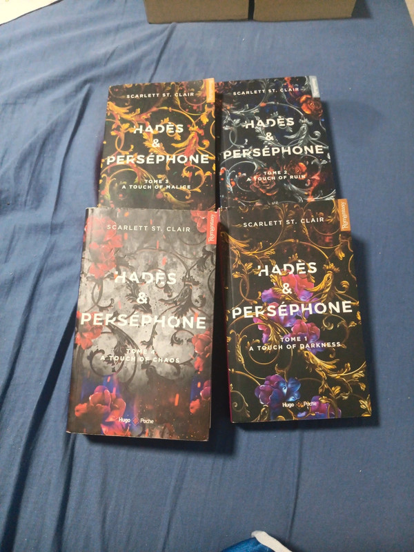 Vend les 4 tomes de hades et persephone format poche