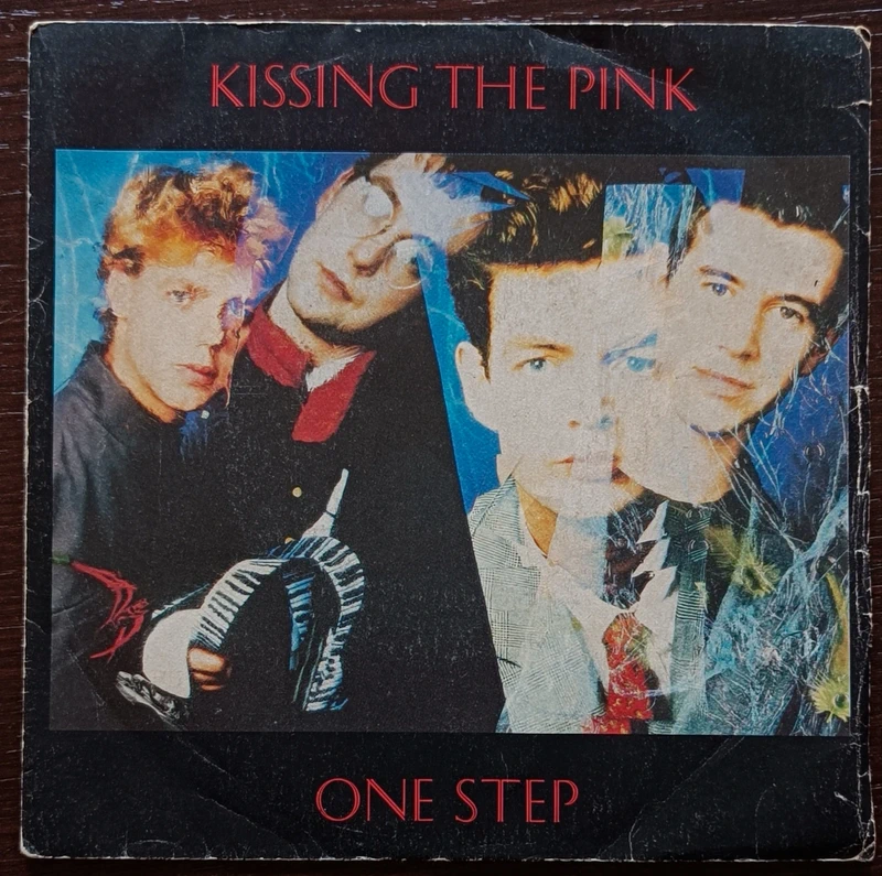 Kissing the Pink One step/Footsteps