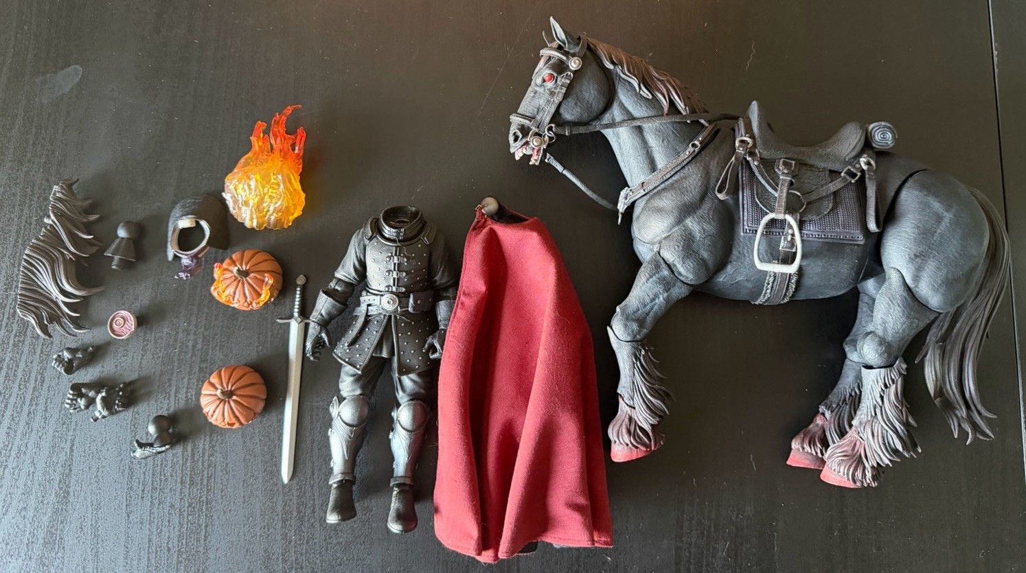 Mythic Legions Figura Obscura Orange Flame Headless Horseman complete