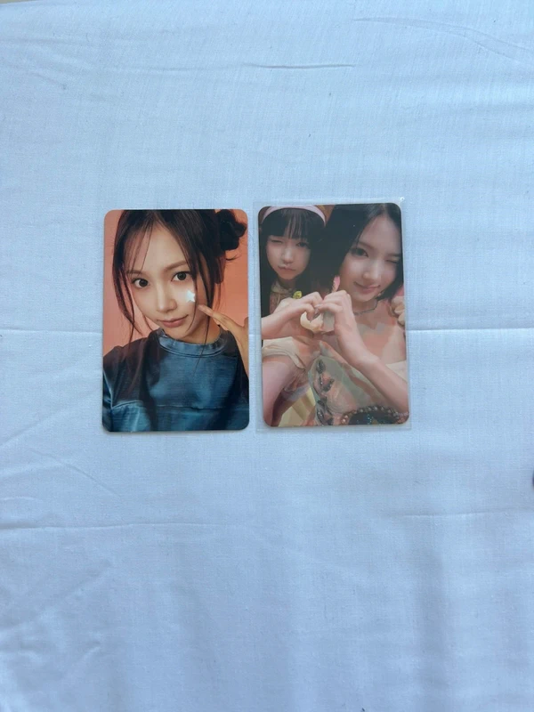 Hearts2Hearts Photocards
