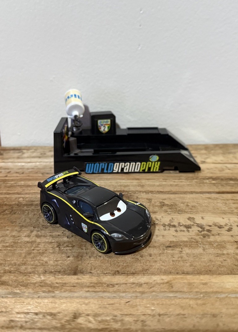 Mattel Disney Pixar Cars 2 lanciatori pit stop Lewis Hamilton lancio e corsa