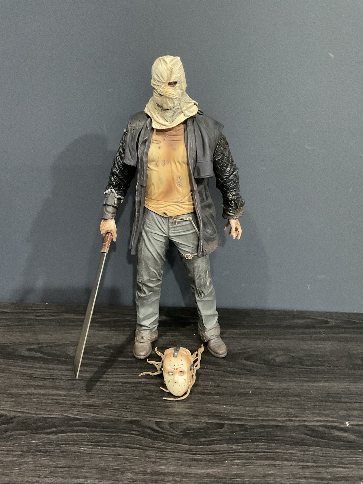Modellino horror Neca Jason Voorhees Venerdì 13 18" scala 1/4