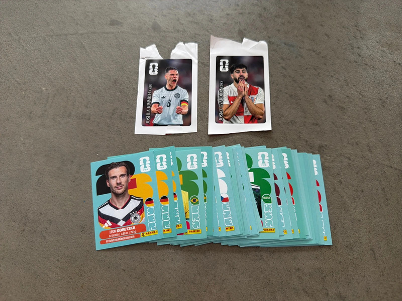 34 Paninisticker und 2 Cola Sticker