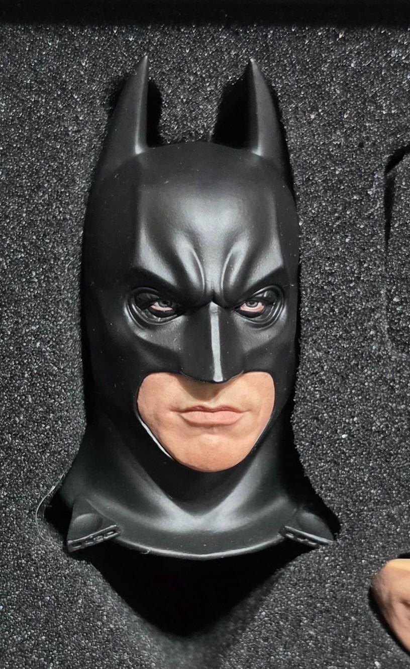 Scultura testa Jaxon Xu Batman Begins scala 1/6 SOLO per Hot Toys Batman Figure