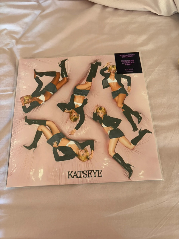 Katseye Wild lavander vinyl (Sophia & Megan pc)