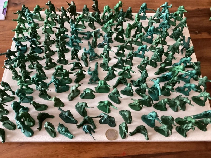 Soldatini di plastica circa 150 pezzi