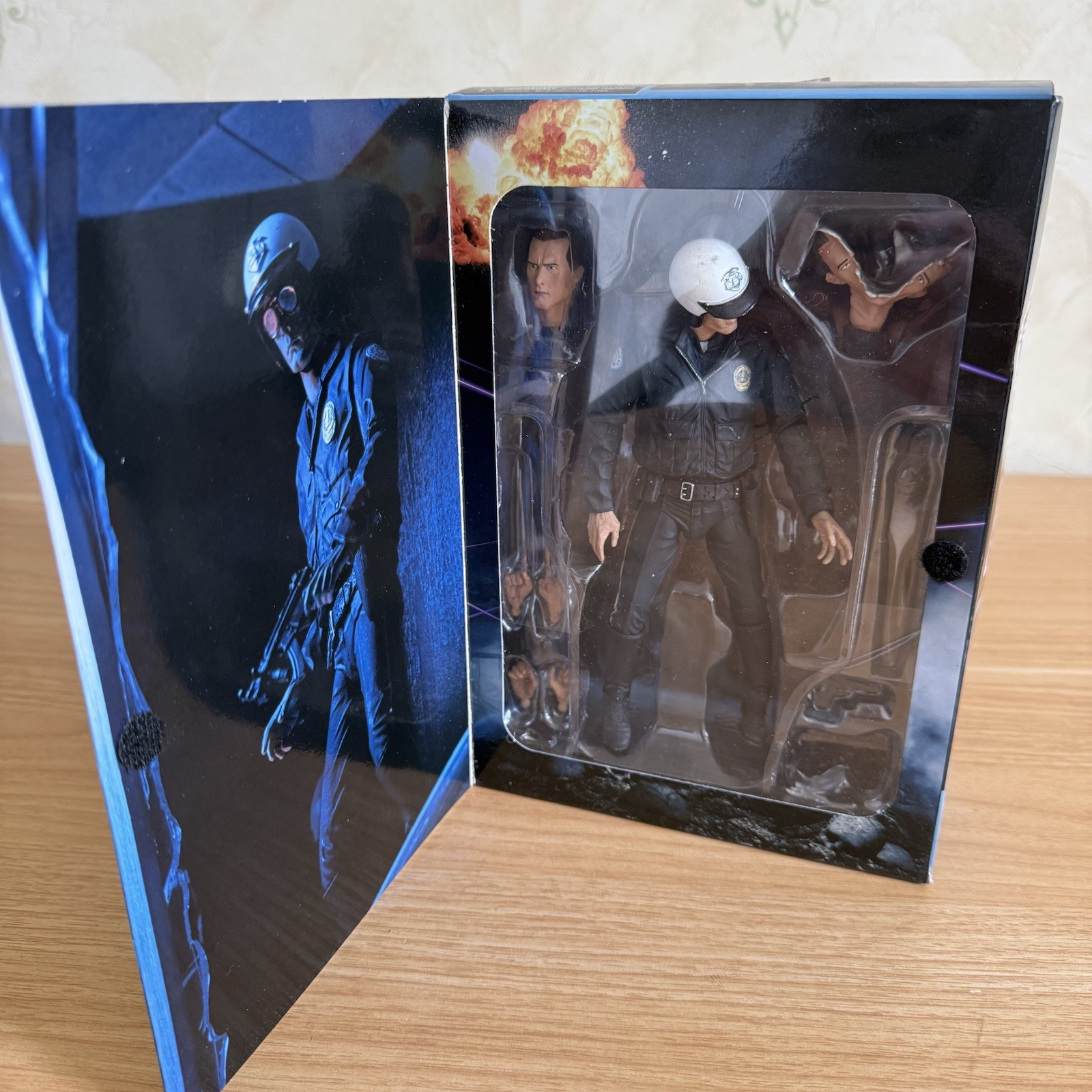 Modellino ufficiale NECA Terminator 2 Ultimate T-1000 poliziotto moto 7" in scatola