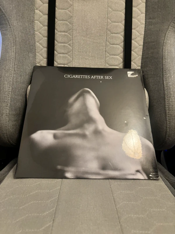 Vinilo nuevo cigarettes after sex