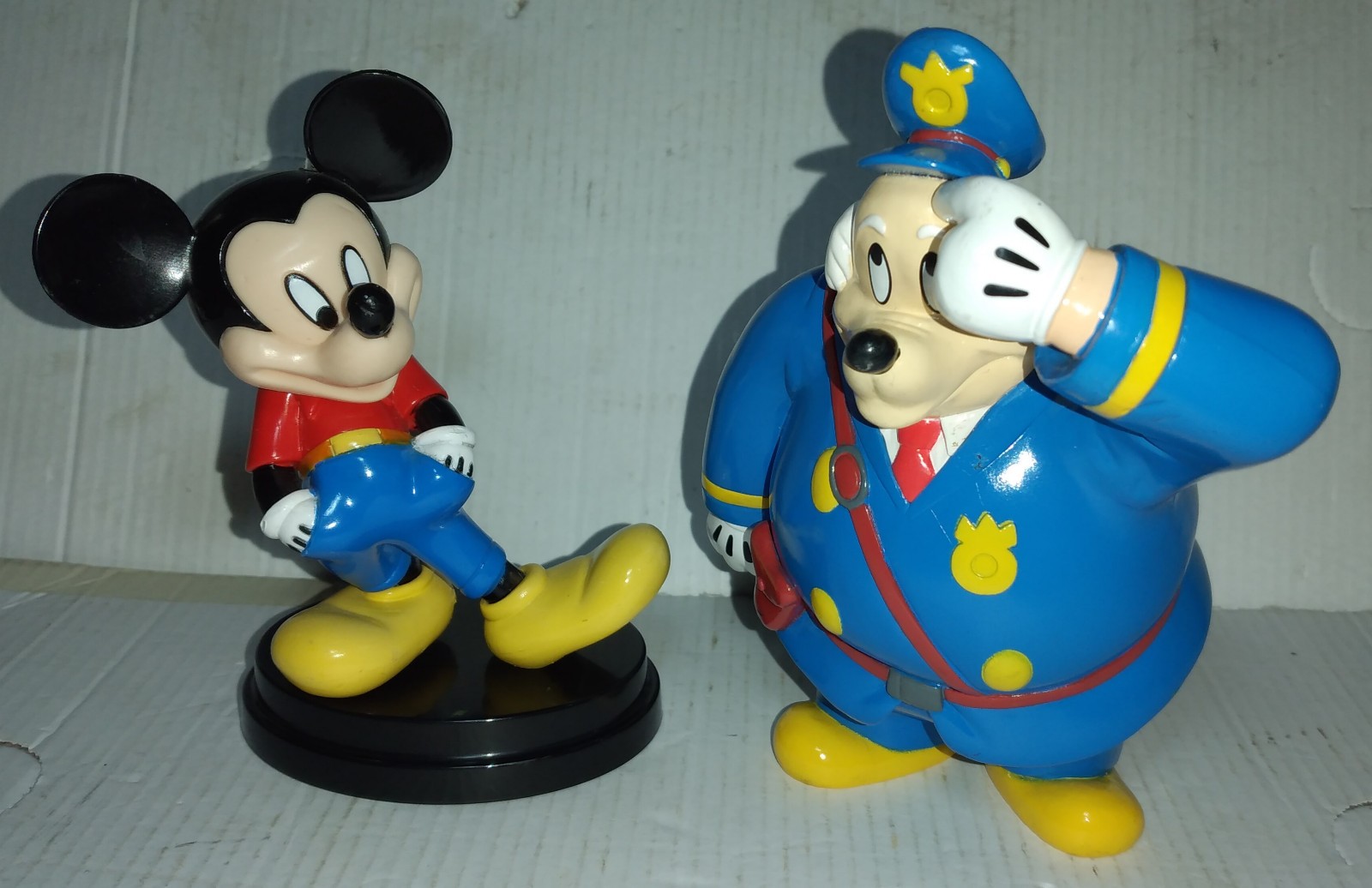 STATUINE DISNEY PARADE ANNO 2003 - TOPOLINO E COMMISSARIO BASETTONI