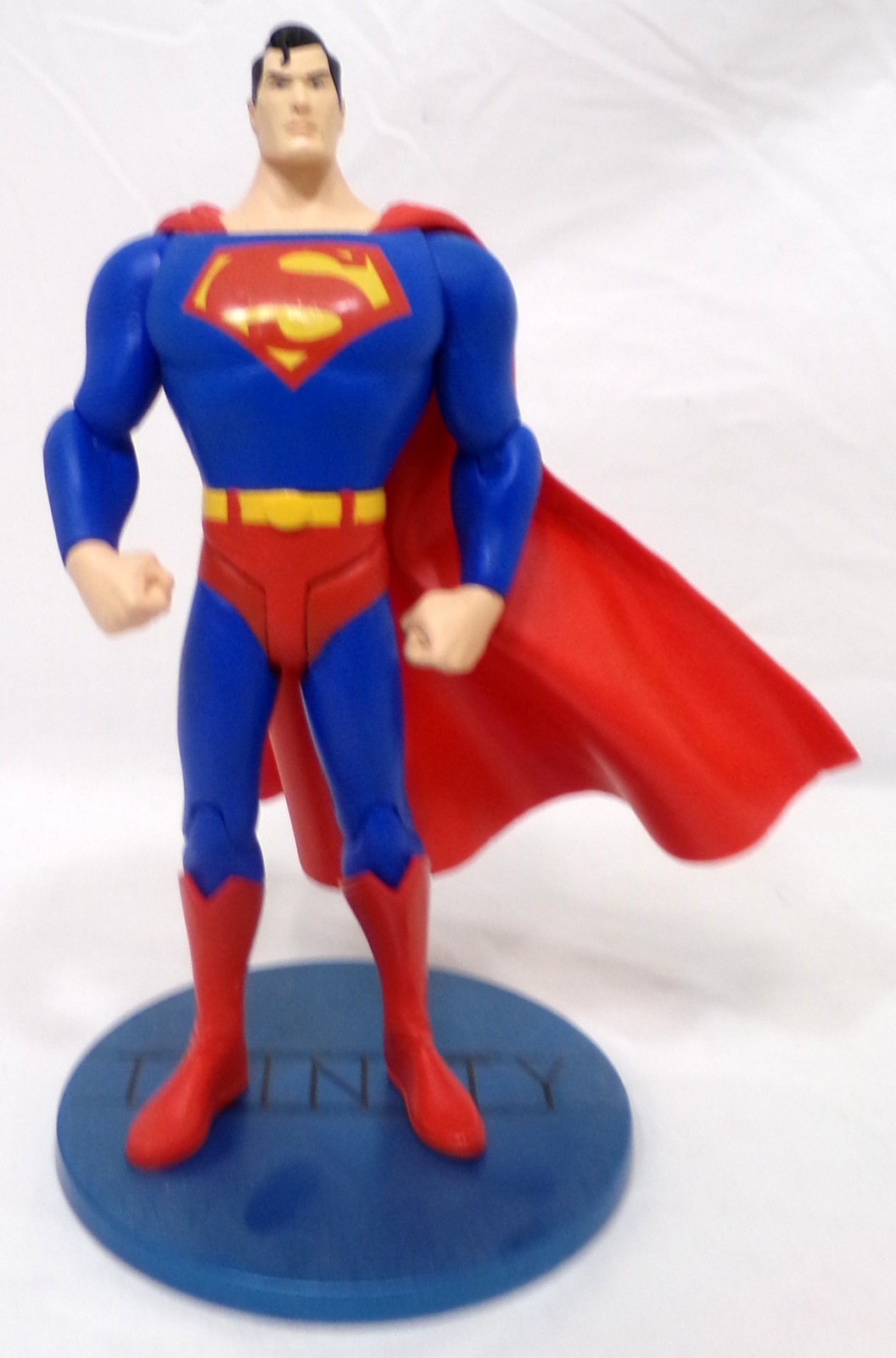 DC Direct Trinity Superman Figura 6" Completa Di Supporto