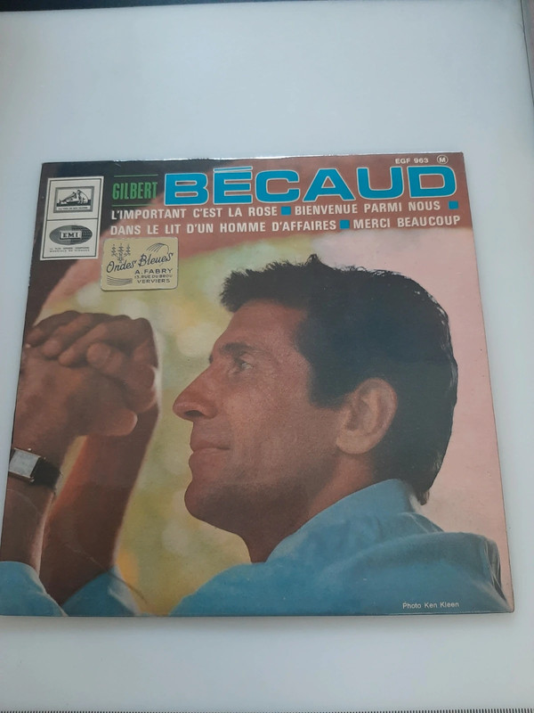 Vinyl 45trs- Gilbert becaud- l'important c'est la rose