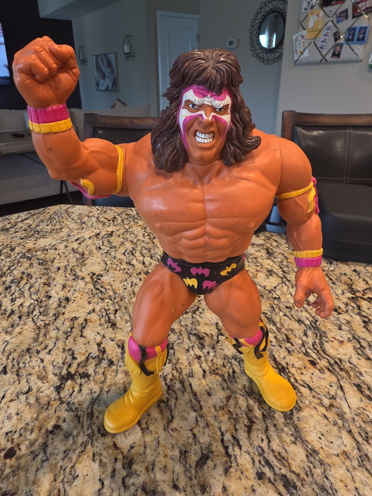 Figurina WWE WWF Hasbro Talking Ultimate Warrior Wrestling 1990 ancora funzionante