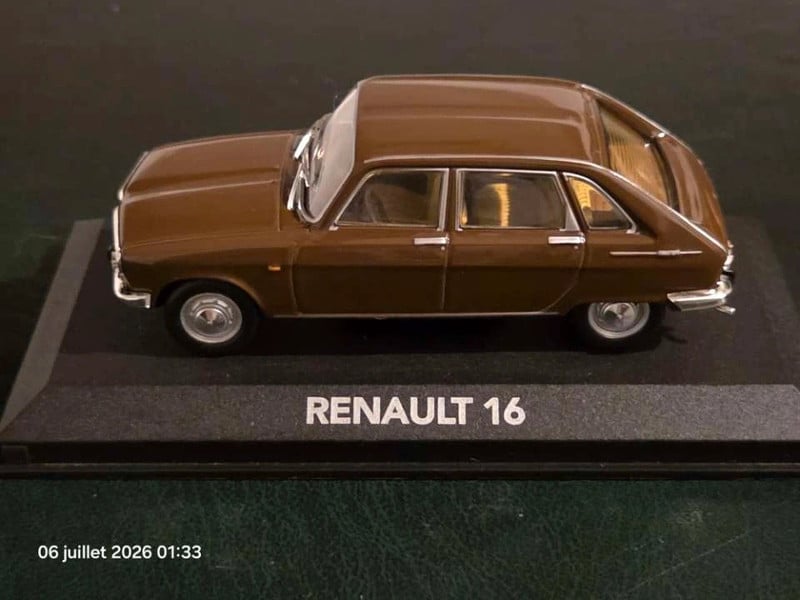 Voiture miniature Renault r 16  1970 avec sa boite
