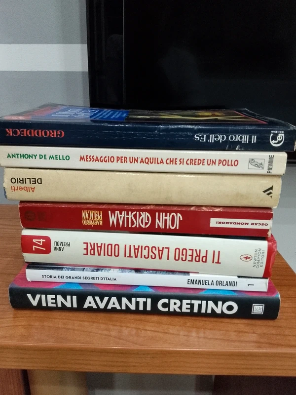 Set completo così come da foto 7 libri