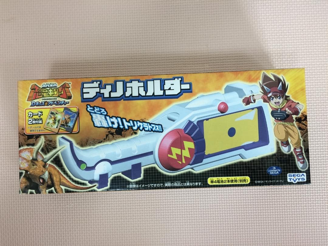 Dinosaur King D-Kids Adventure Dino Holder mai aperto 13+ oggetto da collezione