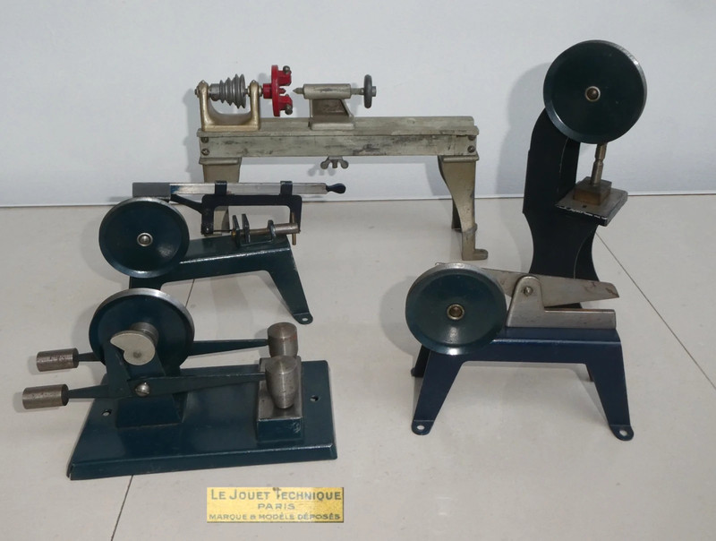 Jouet Technique ancien pour machine à vapeur Scie touret marteau perforeuse vintage 1960’s