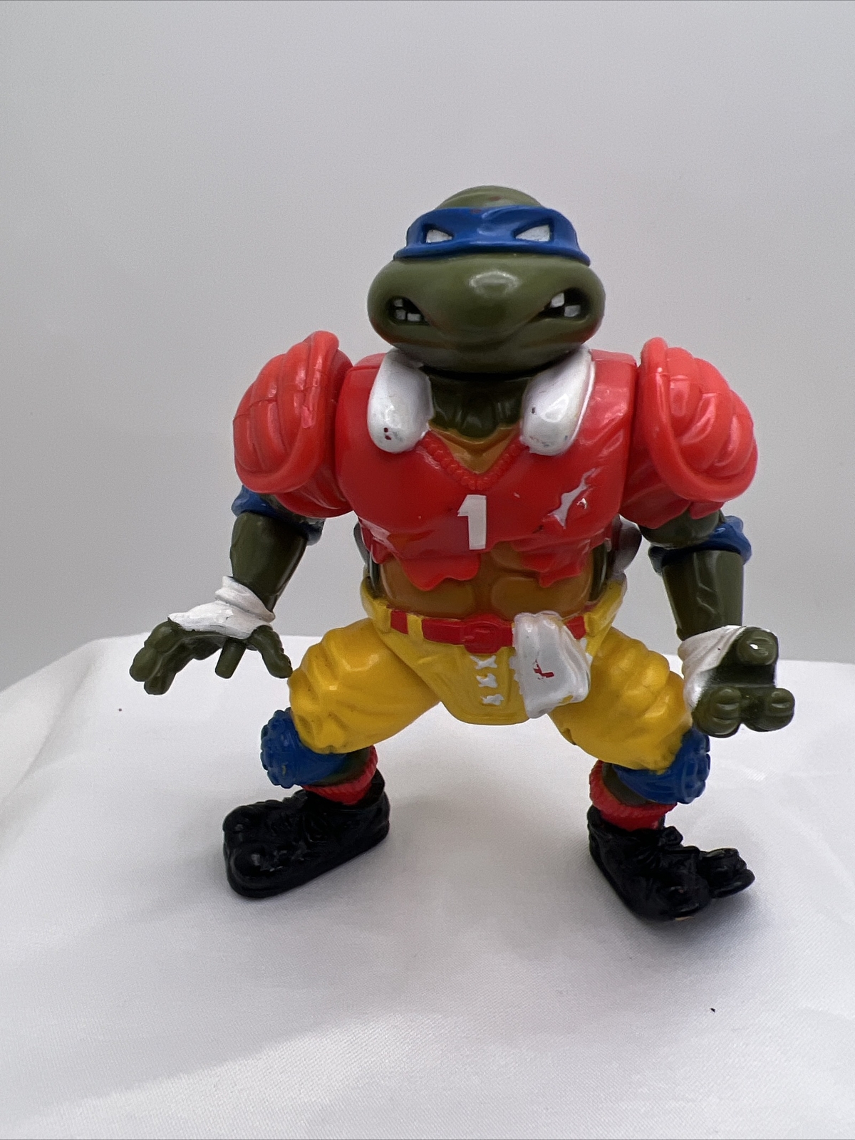 TMNT TD Tossin Leo Figure Playmates Teenage Mutant Ninja Turtles Football 1991