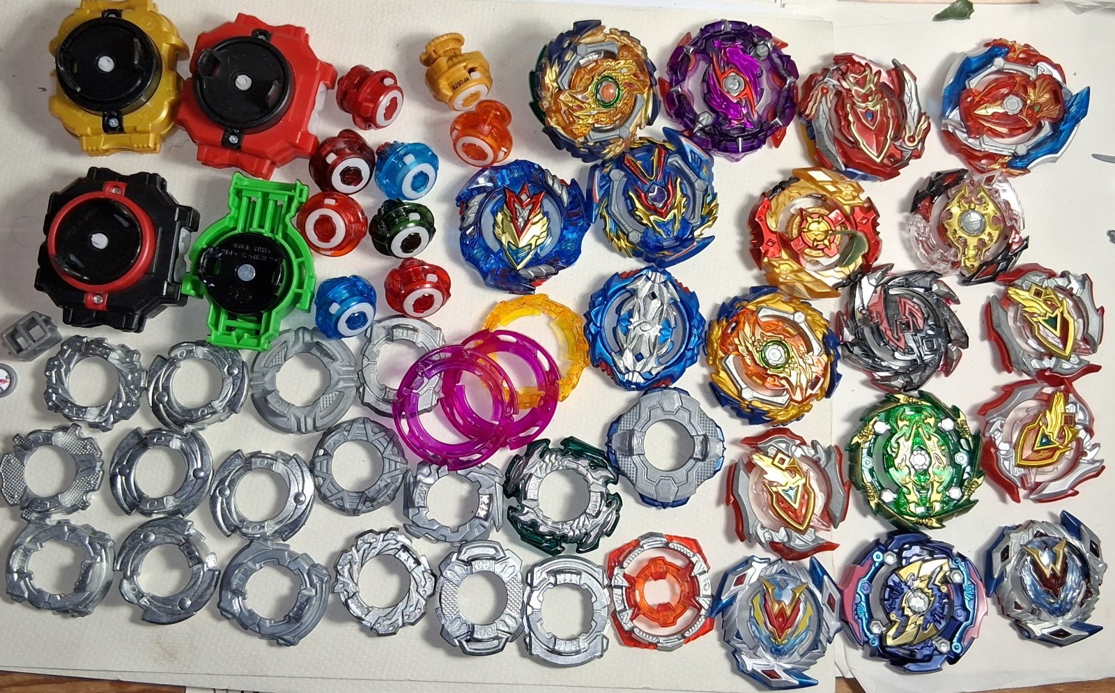 Enorme lotto Beyblade Burst - Hasbro / Tomy ricambi, lanciatori ed extra