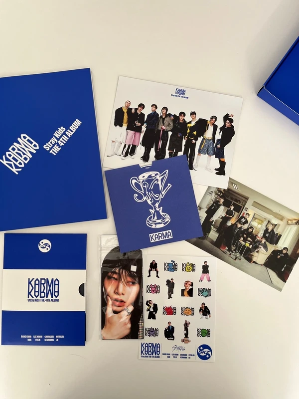 Album officiel Stray Kids Karma (Ceremony version)