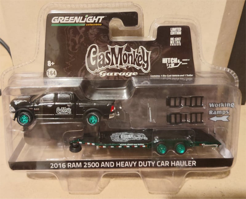 Greenlight - 2016 RAM 2500 and Heavy Duty Car Hauler - GasMonkey Garage - Green Machine - CHASE