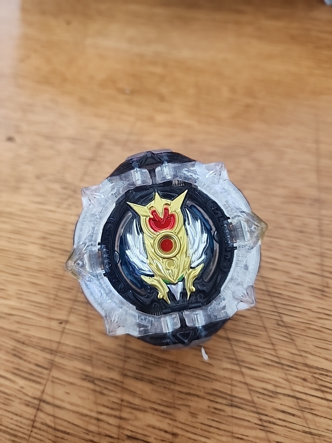 Ultimate Beyblade champion, Glory Regnar, di TAKARA TOMY!