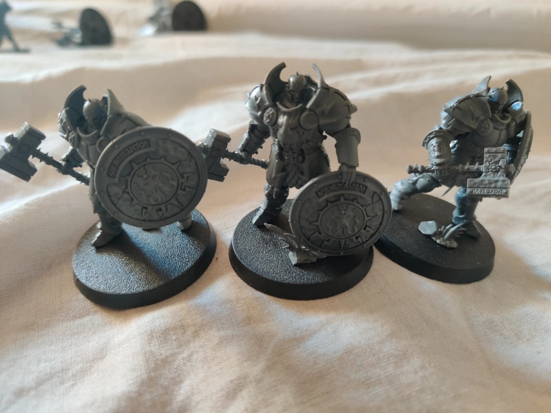 Stormcast Eternal Annihilators with hammer and shield