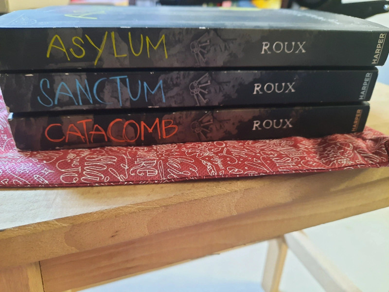 Asylum novels 1-3 Madeleine Roux