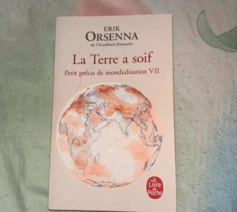 La terre a soif petit précis de mondialisation VII  Roman poche
