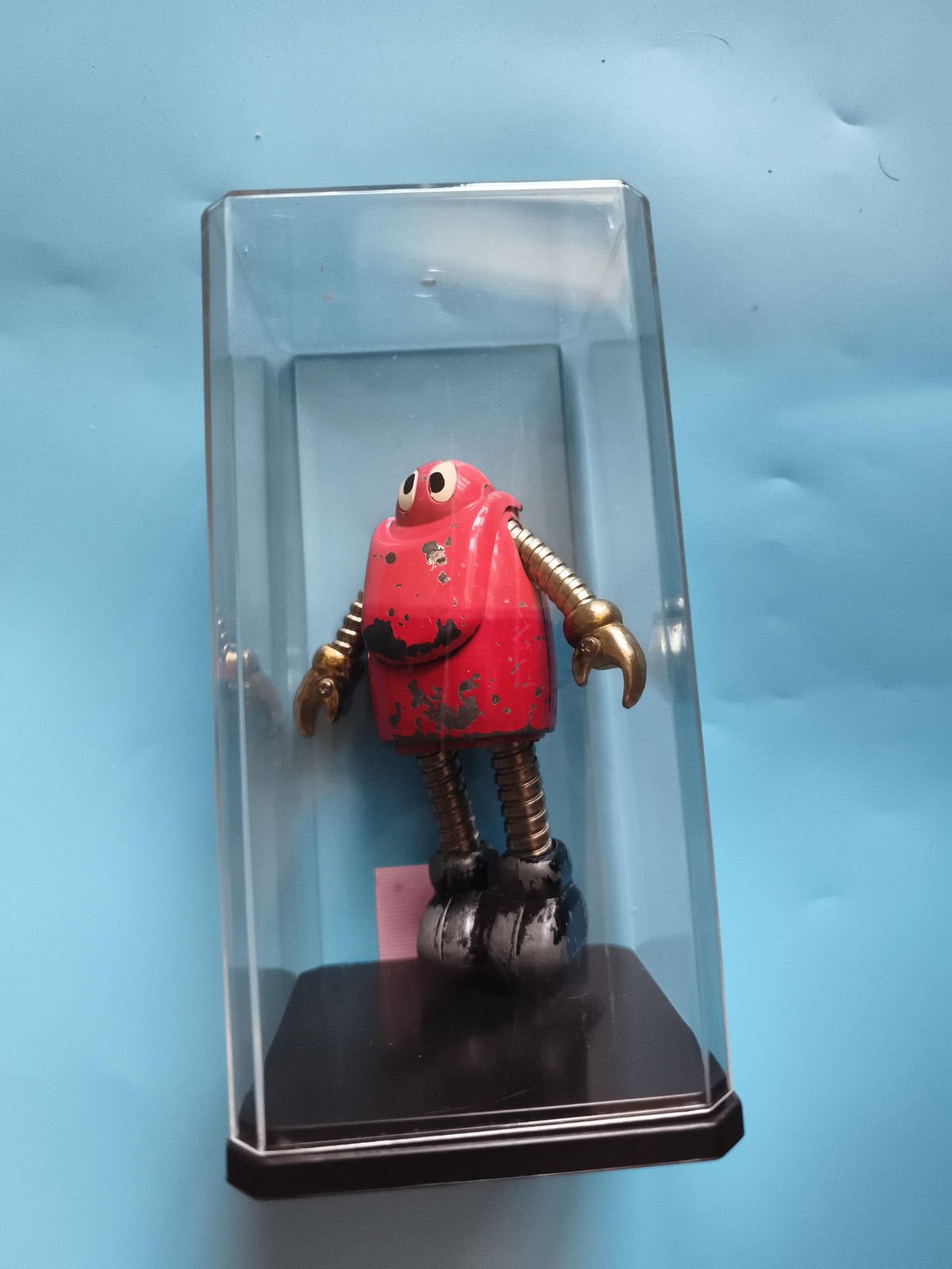 Figurine Chogokin Robocon 50th Anniversary rouge sous vitrine Bandai robot
