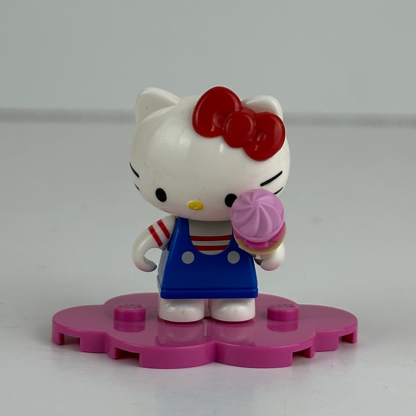 Sanrio Hello Kitty Mini Figure Blue Overalls Ice Cream Plastic Toy Kawaii Pink