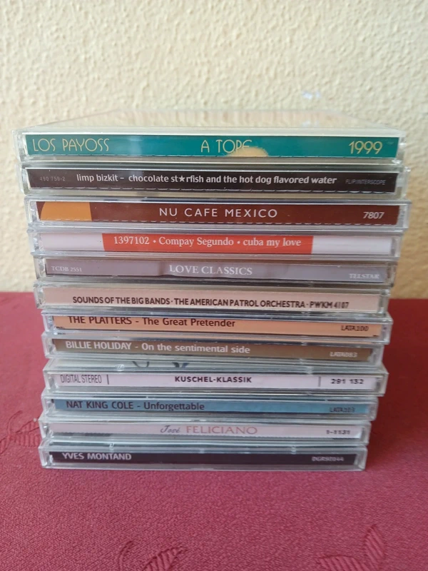 Lote de 12 CD de música