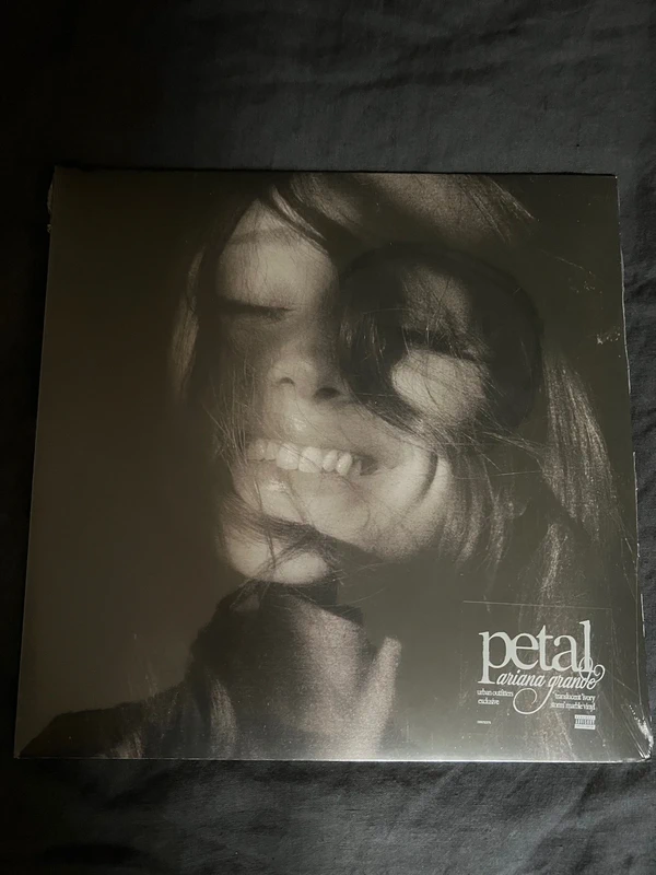 Vinyl Ariana grande petal