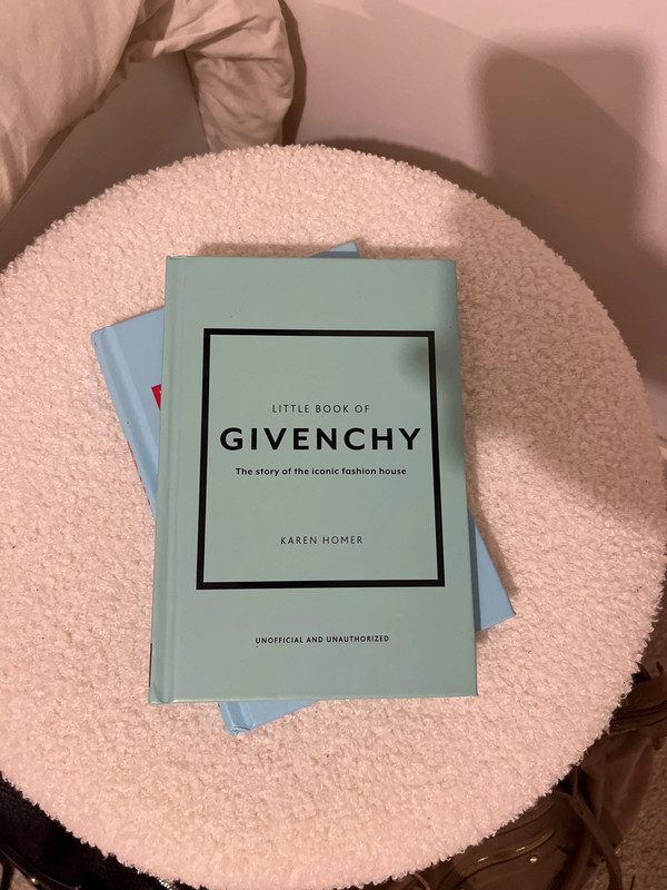 Little book of givenchy anglais