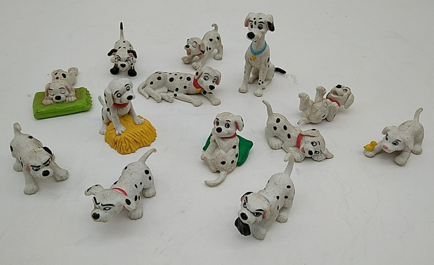 Disney Magical Collection 101 Dalmati LOTTO DI 13, più altre 2 figure di cani CARINE