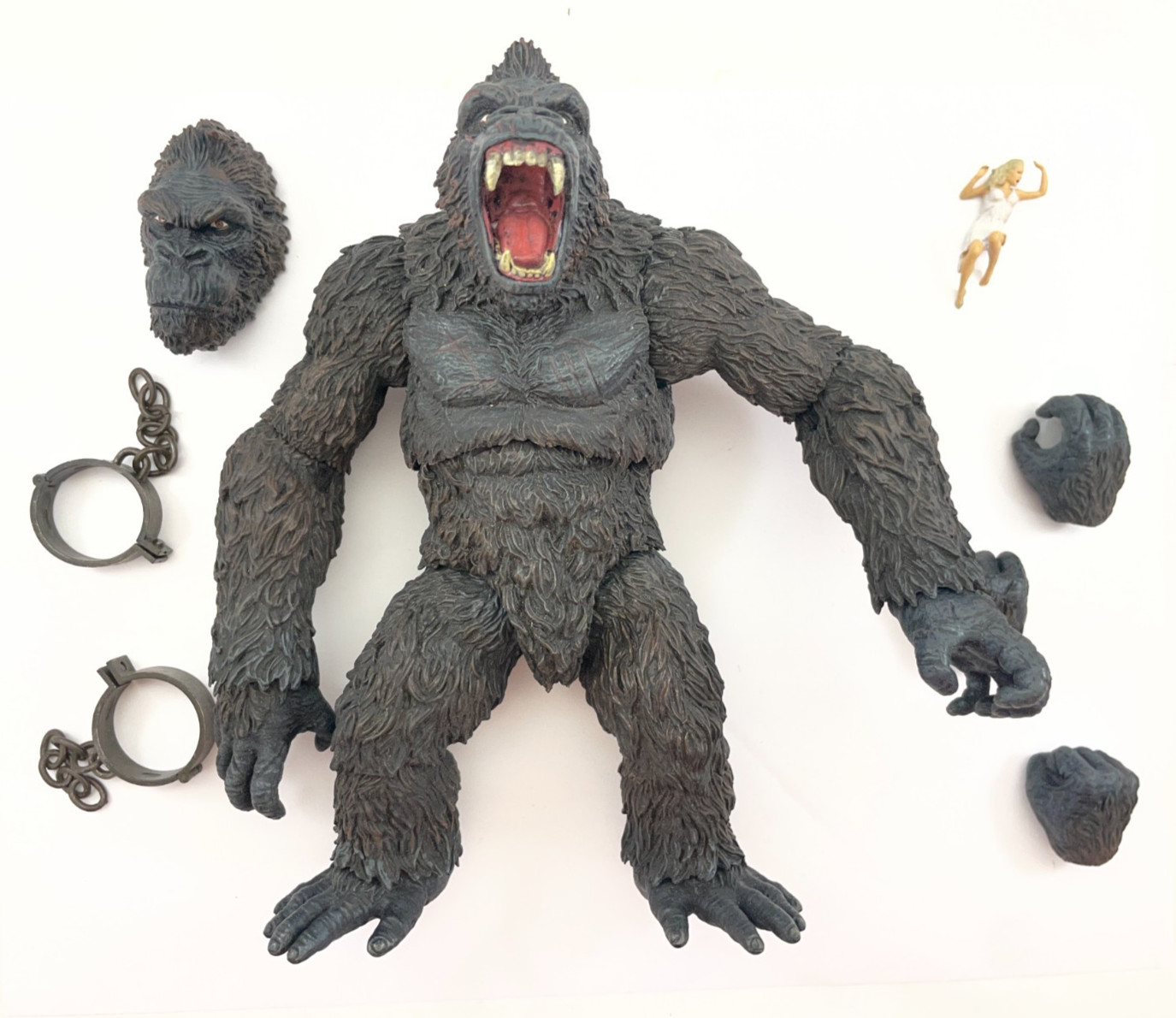 Mezco King Kong of Skull Island 7" Action Figure Complete with All Accessories