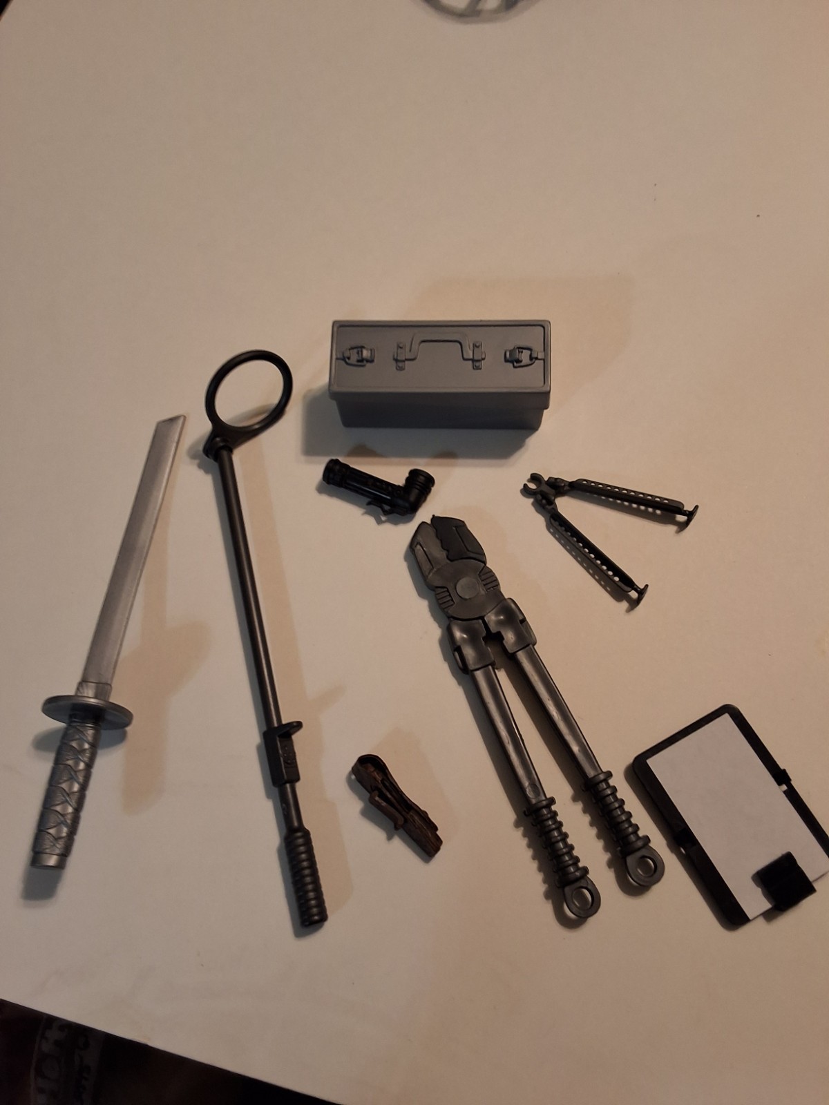 GI JOE TOOLS, TAGLIABULLONI, TORCIA ELETTRICA, CASSETTA DEGLI ATTREZZI, METAL DETECTOR, SPADA M&C CINA