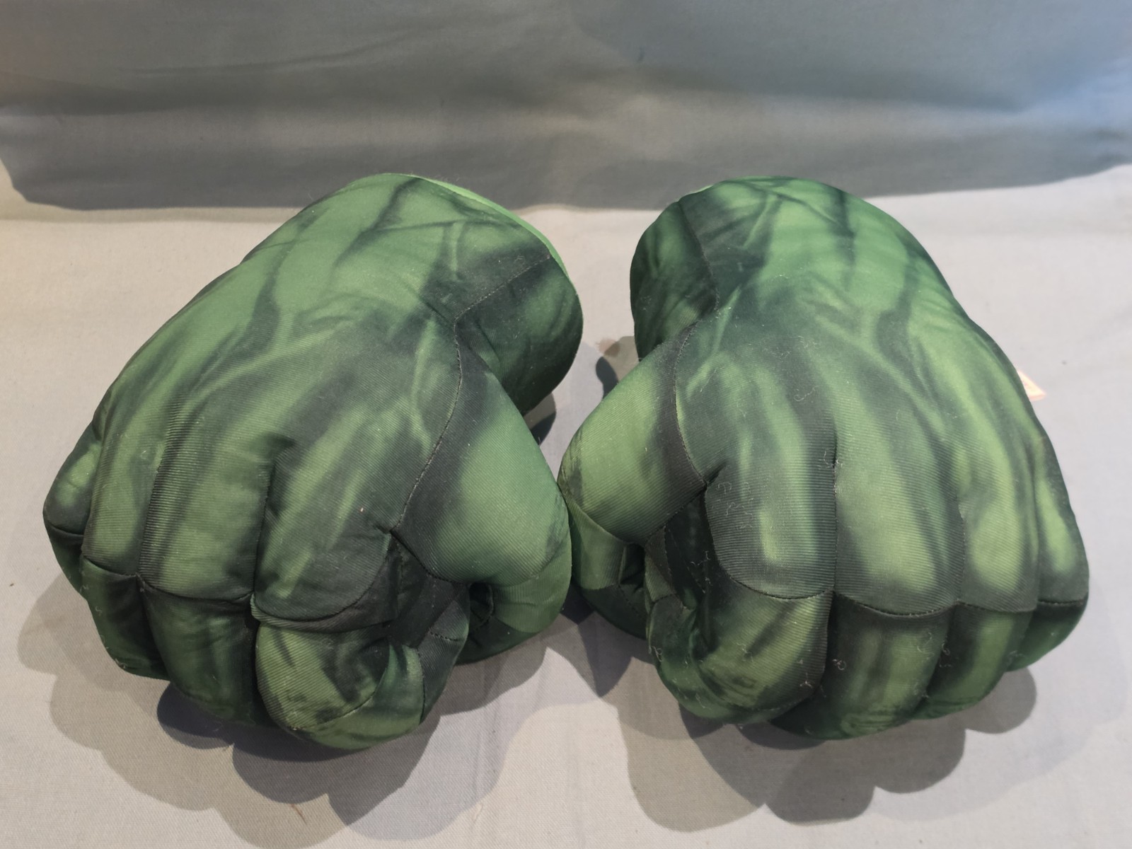 Hulk Coppia (2) Guanti di Peluche Oversize Smash Hands Avengers Giocattolo Morbido Ottime Condizioni