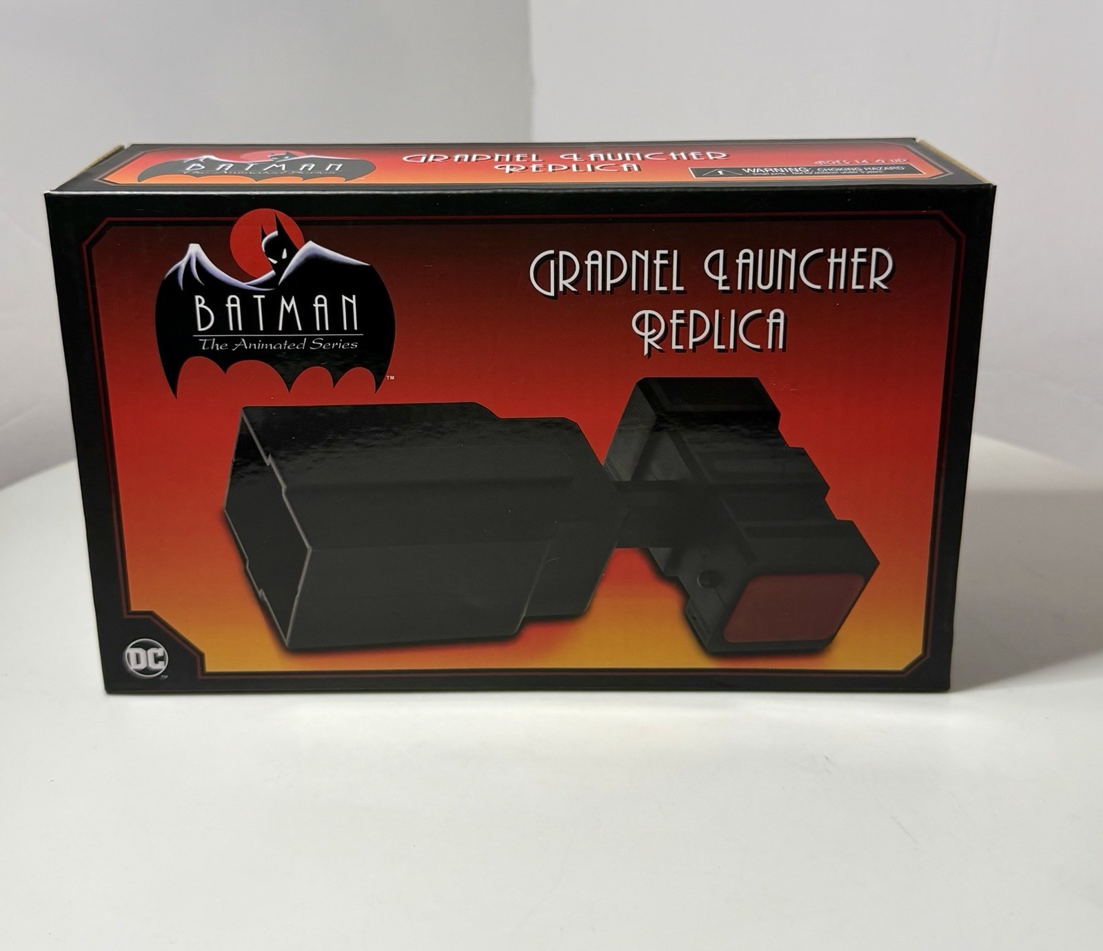 NECA Batman The Animated Series Grapnel Launcher Replica NUOVO DI ZECCA