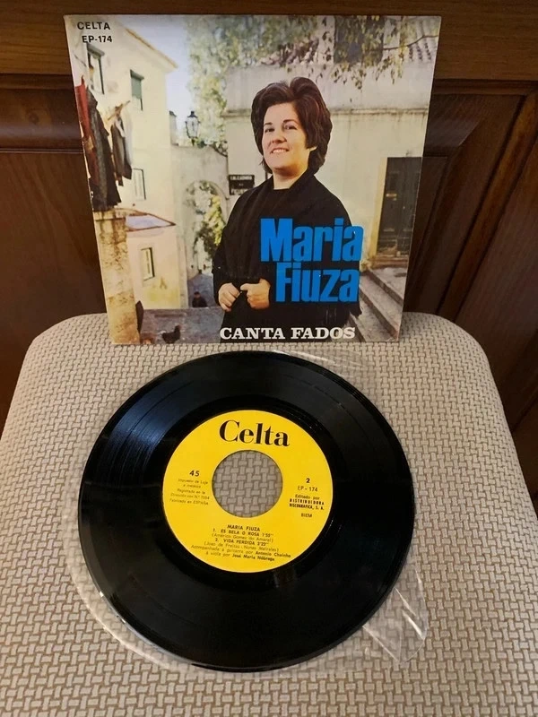 Maria Fiuza (canta fados )