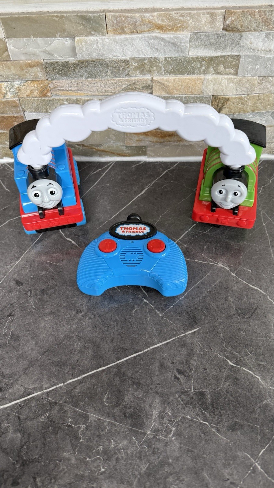 Set Motori Trenino Giocattolo Telecomando Thomas The Tank Engine Race & Chase