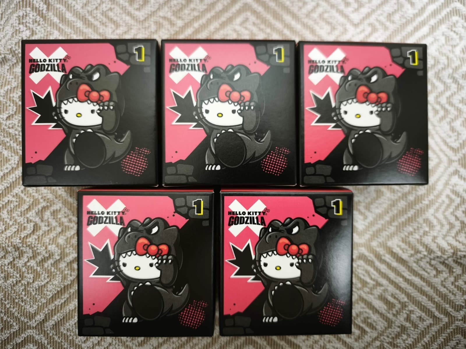 Mc Donalds Hello Kitty and Friends Godzilla 2026 lotto di 5 #1 giocattoli. NUOVO - Non aperto