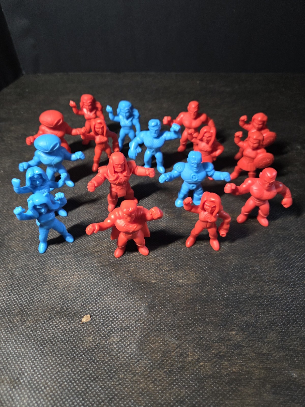 Lotto di 17 figurine Wendy's DC Comics rosse e blu. Tutto In Ottime Condizioni