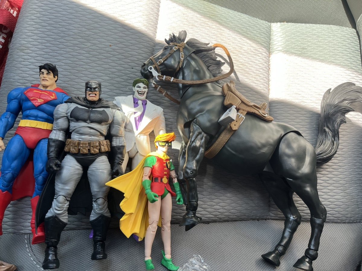 McFarlane Toys Il Ritorno del Cavaliere Oscuro Set Completo di 4 Più Cavallo BAF Set